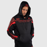 Bluza z kapturem Venum UFC Fight Week Unity czarno-czerwona 
