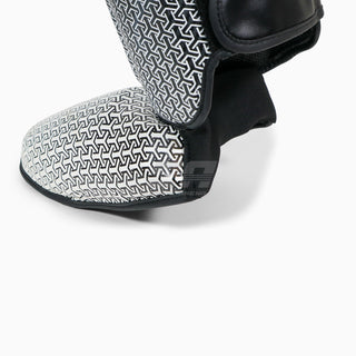 Ochraniacze piszczele z parapetem Adidas Pro Kickboxing WAKO Czarny-biały 