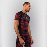 Rashguard Venum Matupa krótki rękaw czarno-czerwony 